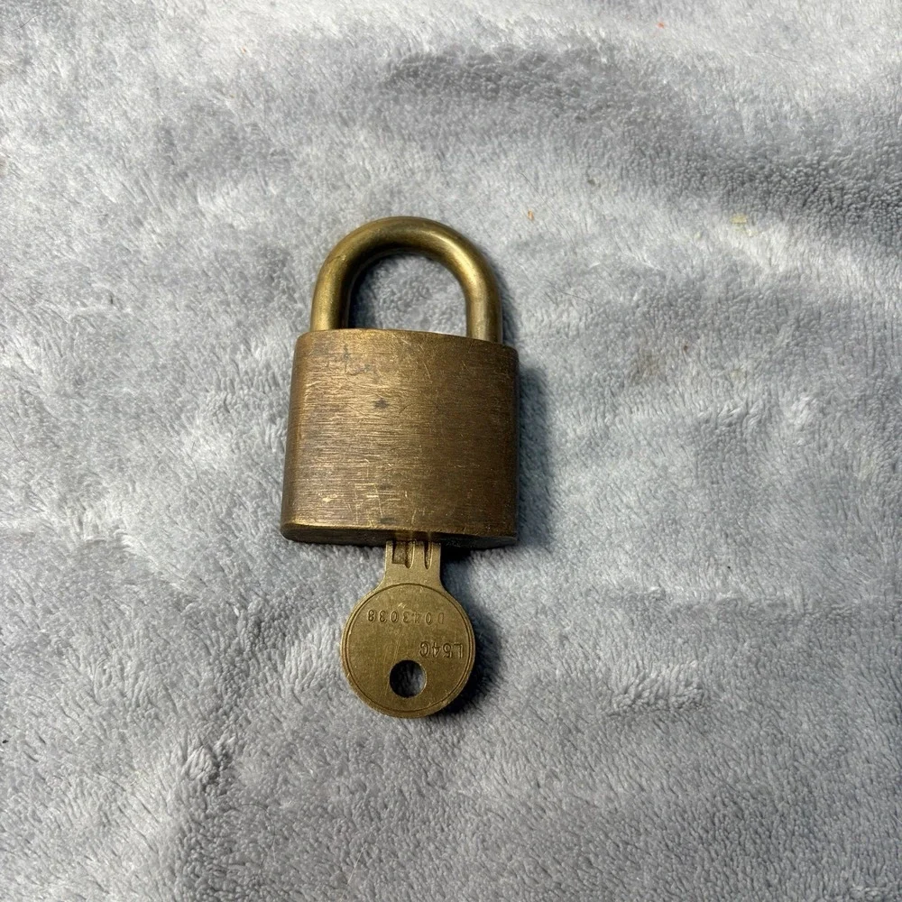 ORIGINAL VINTAGE U.S. FORT HEAVY DUTY BRASS PADLOCK CHICAGO USA